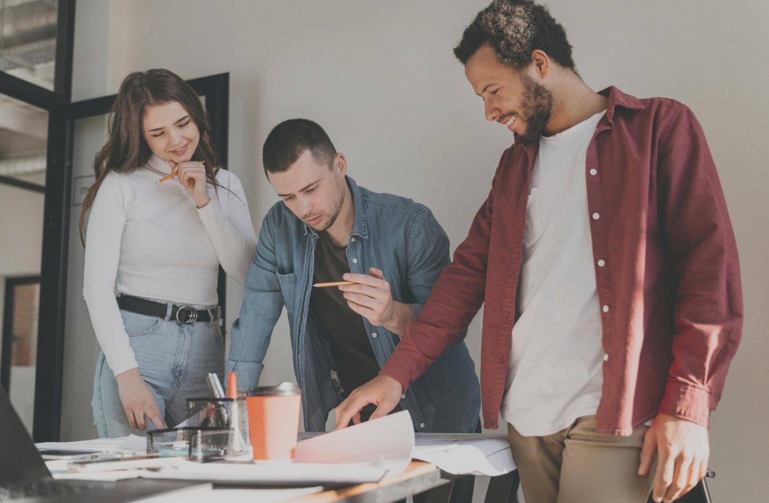 Consultation personnalisée avec nos experts financiers dans un environnement professionnel